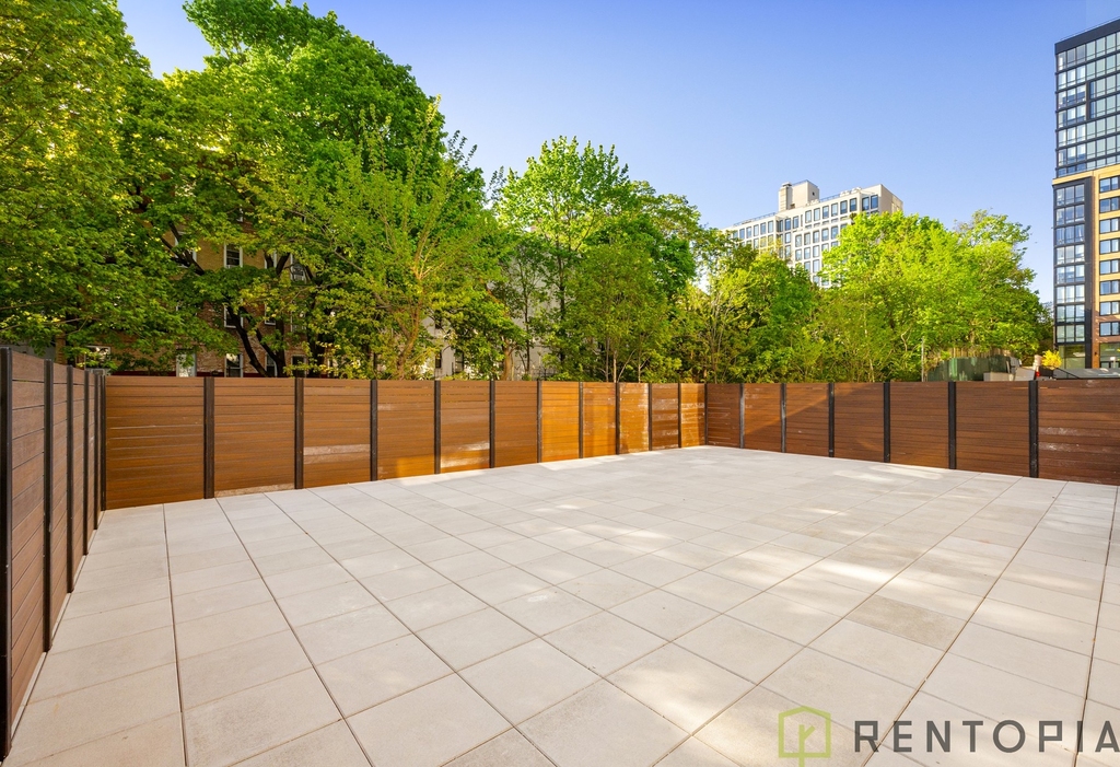 960 Franklin Avenue - Photo 10