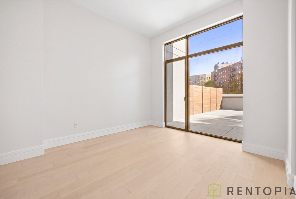 960 Franklin Avenue - Photo 9