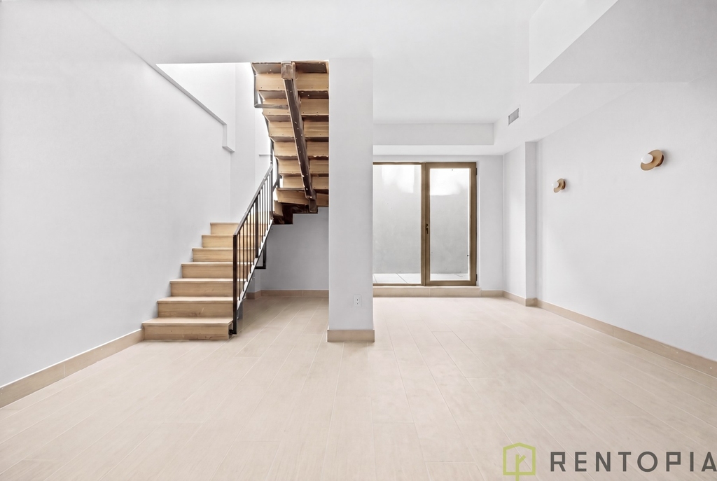 960 Franklin Avenue - Photo 8