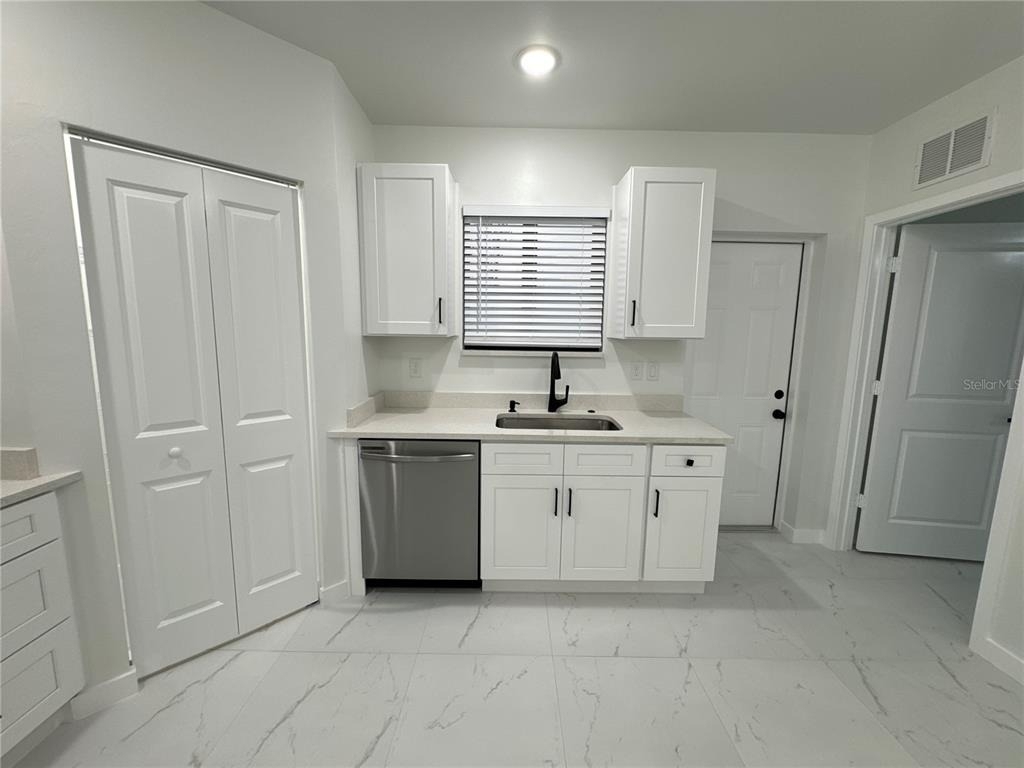 1775 Glenway Court - Photo 11