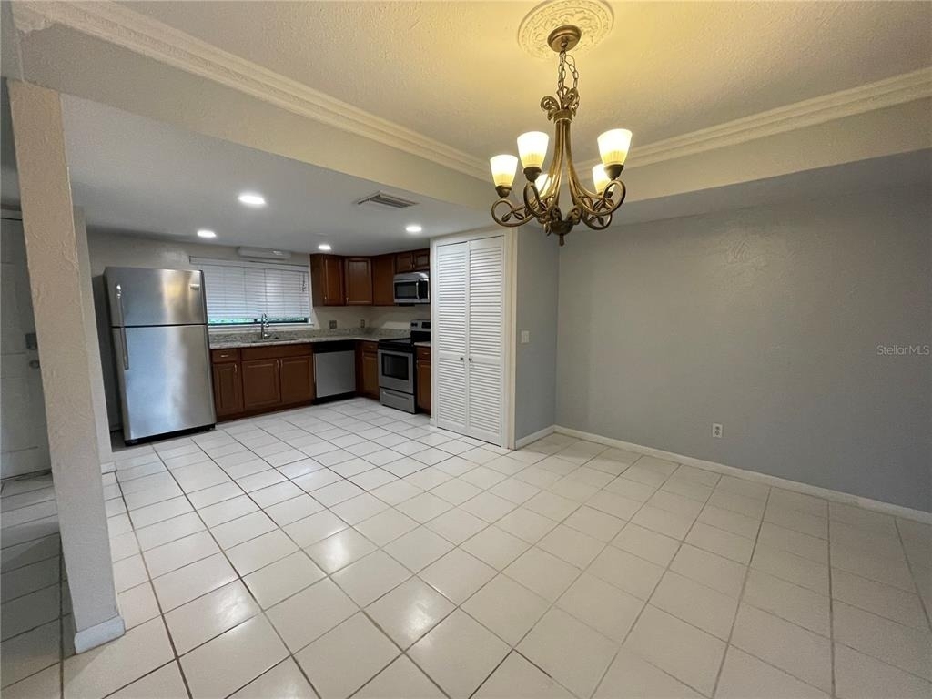 710 Raymond Circle - Photo 2
