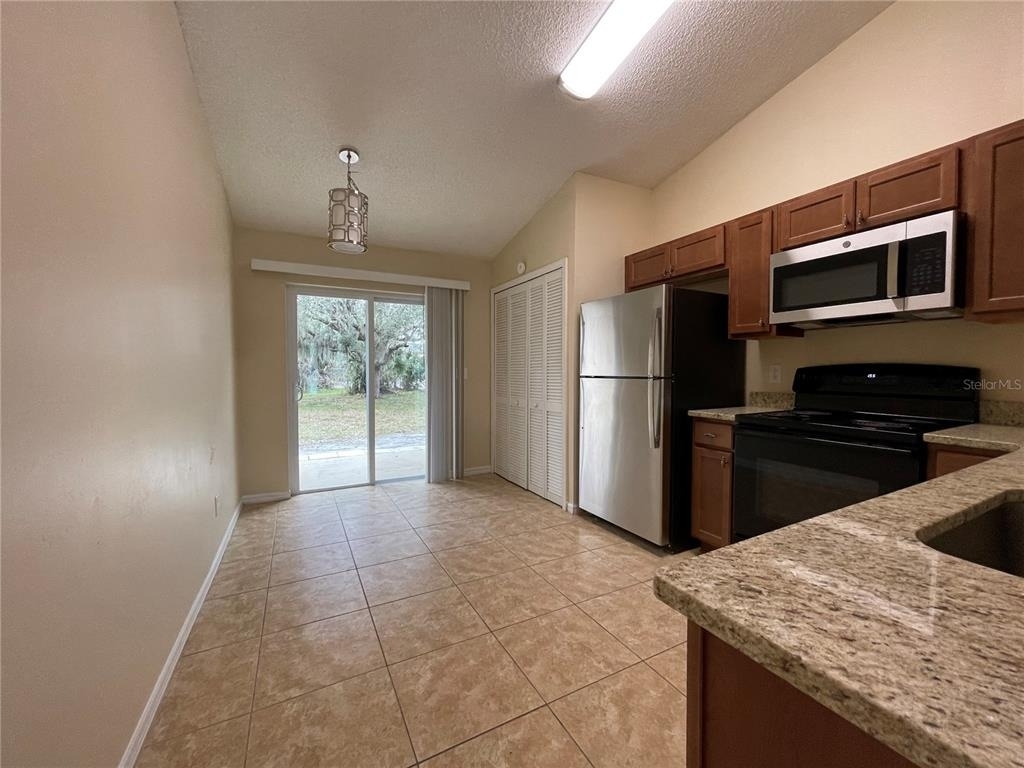 2612 Adela Avenue - Photo 3