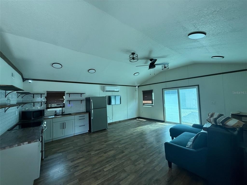 18312 Holister Rd - Photo 4