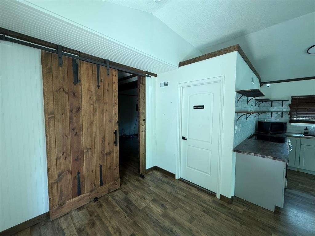 18312 Holister Rd - Photo 3