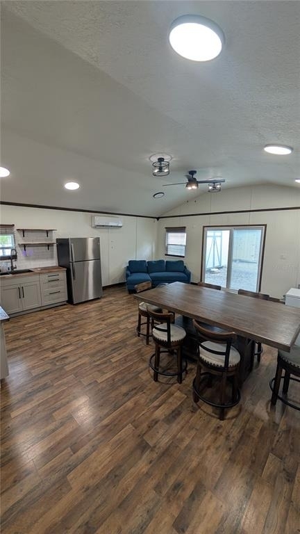 18312 Holister Rd - Photo 4