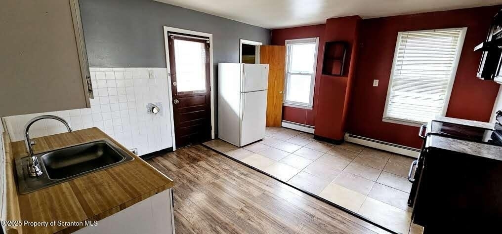 942 E Elm Street - Photo 2