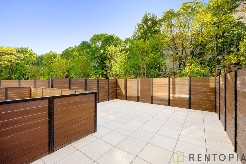 960 Franklin Avenue - Photo 10