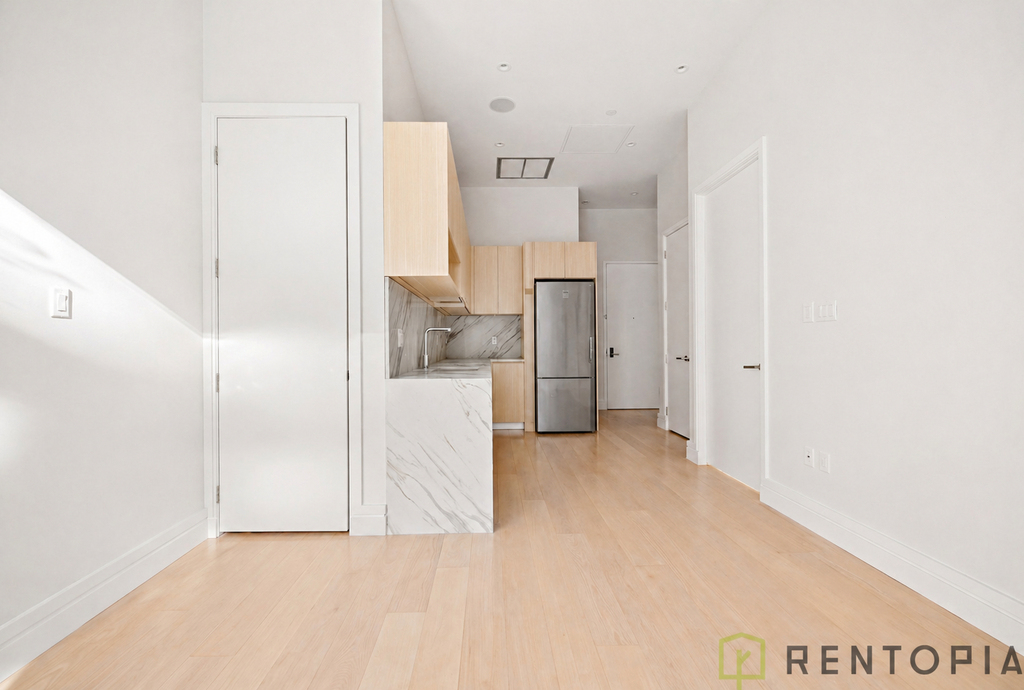 960 Franklin Avenue - Photo 7