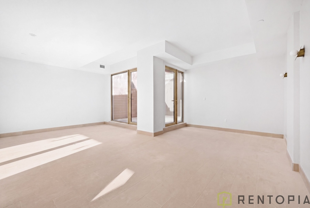 960 Franklin Avenue - Photo 8