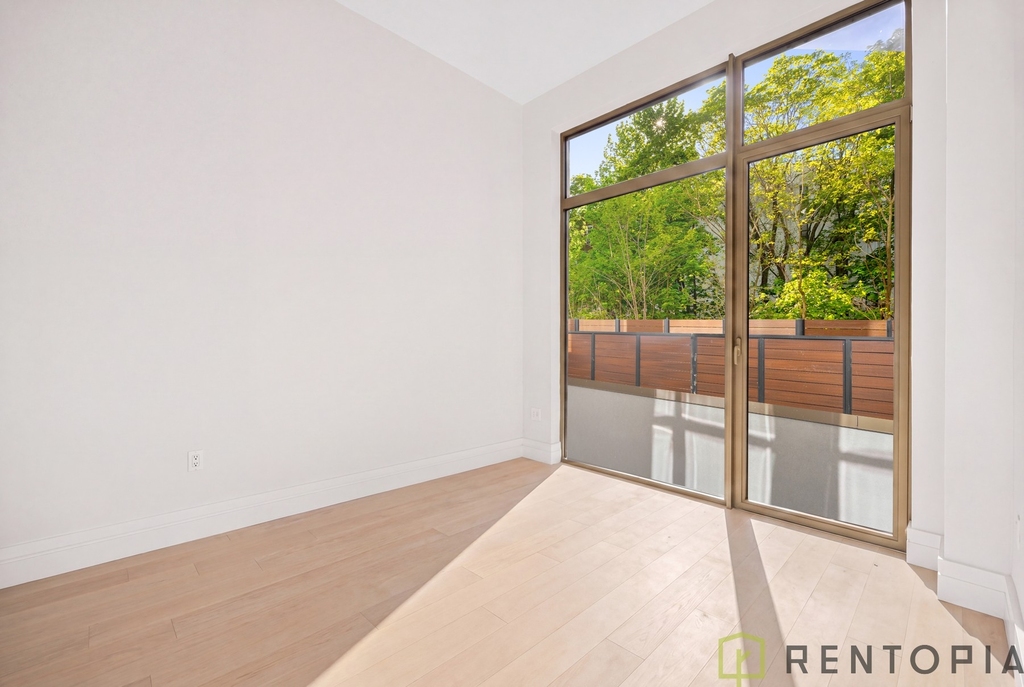 960 Franklin Avenue - Photo 9
