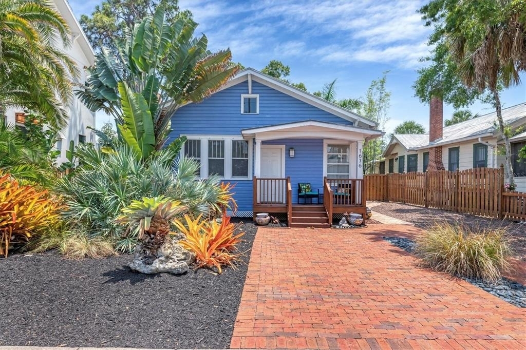 1676 Oak Street - Photo 1