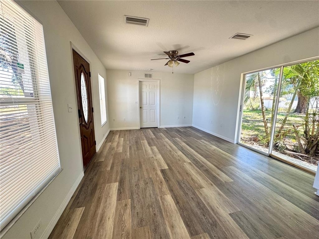 307 27th Street E - Photo 3