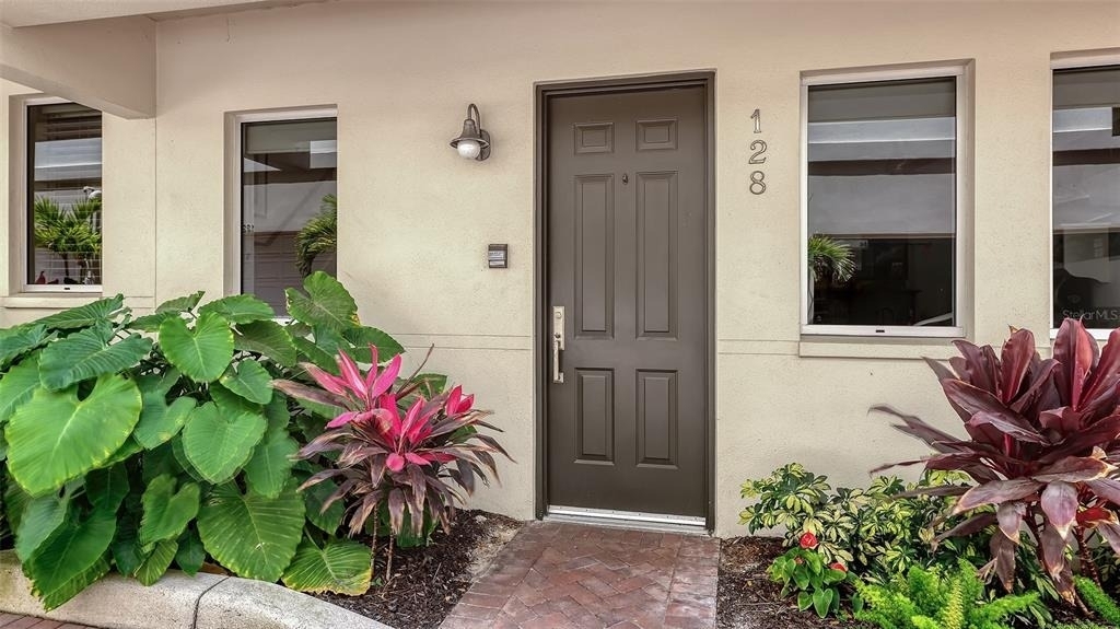 235 Cocoanut Avenue - Photo 5