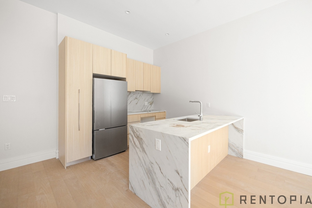 960 Franklin Avenue - Photo 7