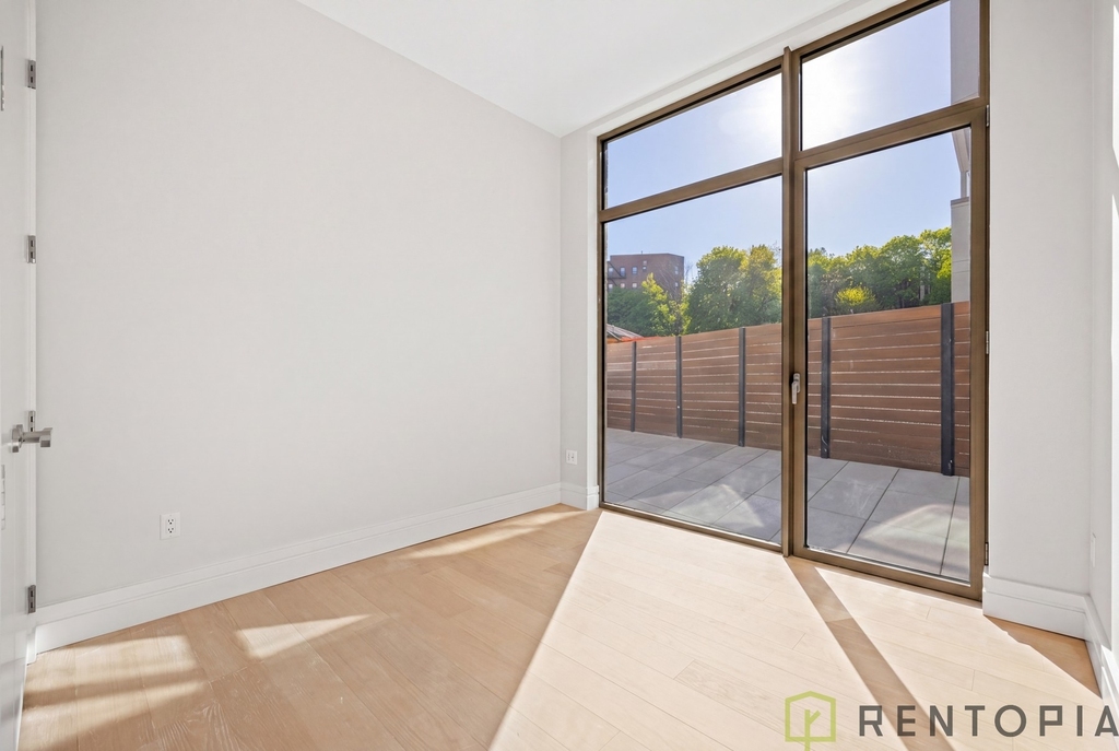 960 Franklin Avenue - Photo 8