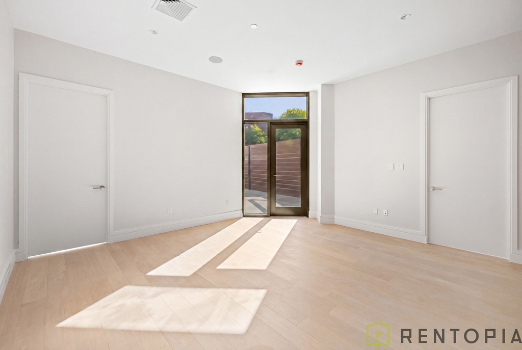 960 Franklin Avenue - Photo 11