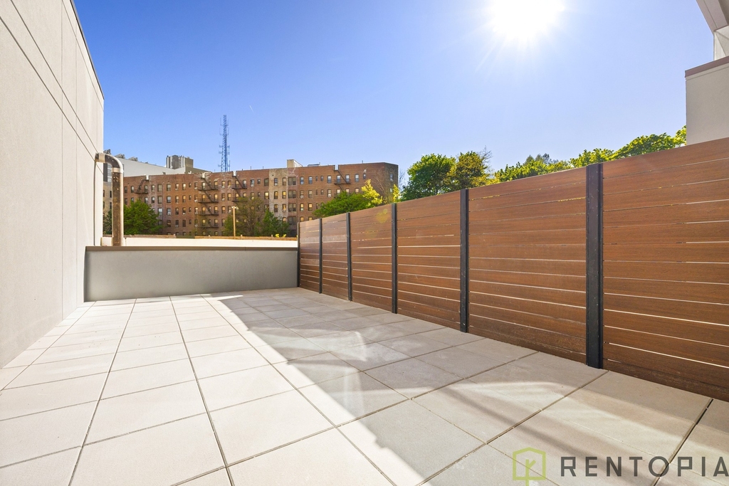 960 Franklin Avenue - Photo 12