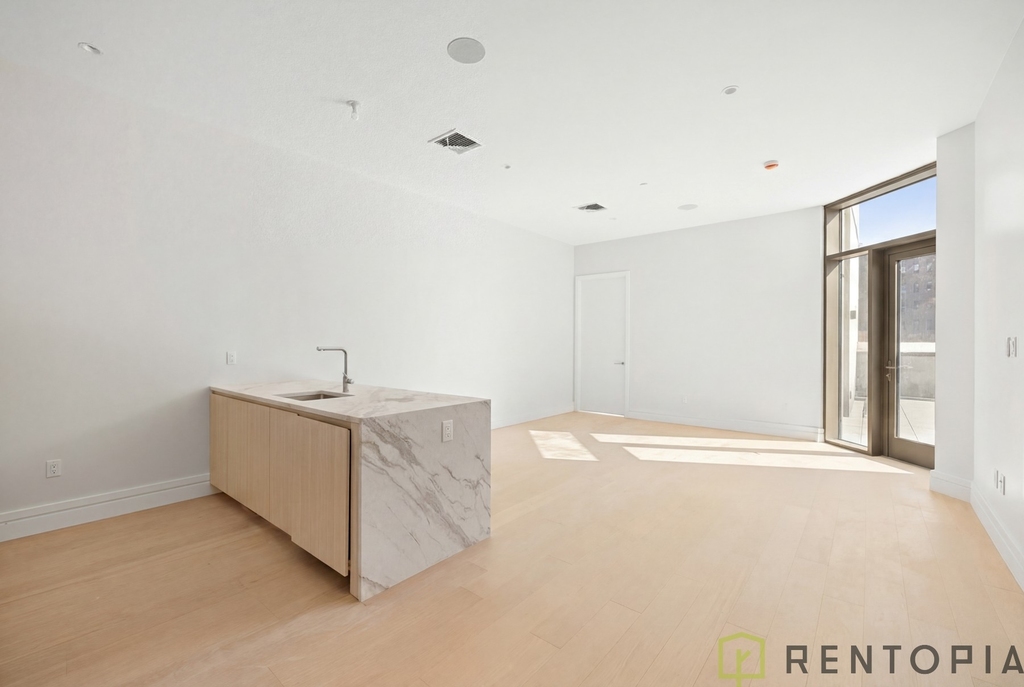 960 Franklin Avenue - Photo 10