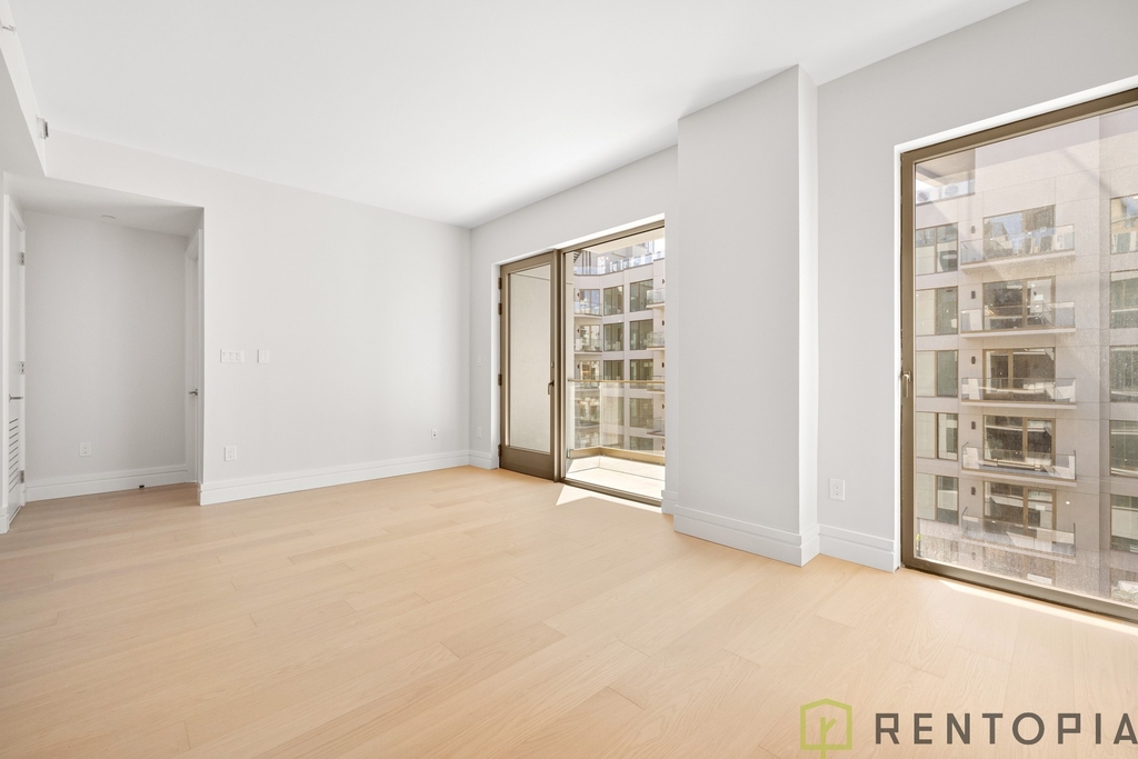 960 Franklin Avenue - Photo 10