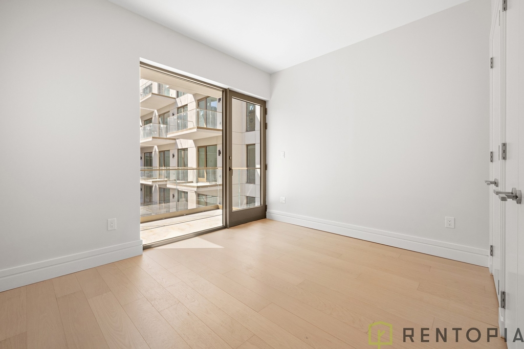 960 Franklin Avenue - Photo 8