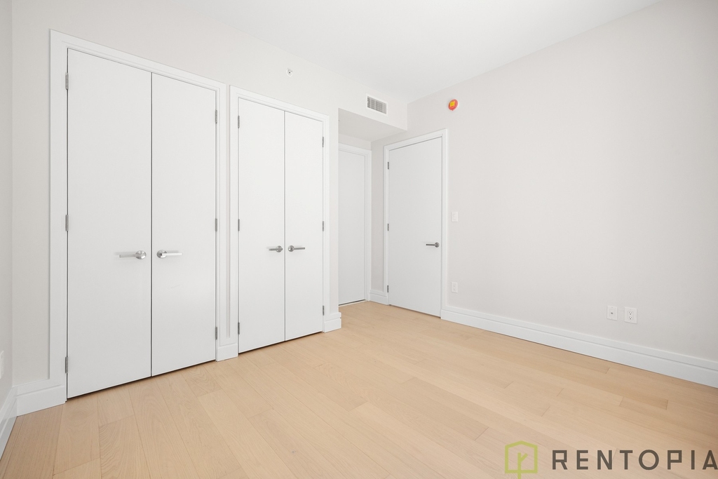 960 Franklin Avenue - Photo 9