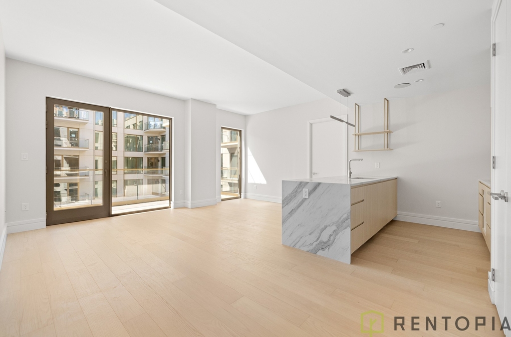 960 Franklin Avenue - Photo 6