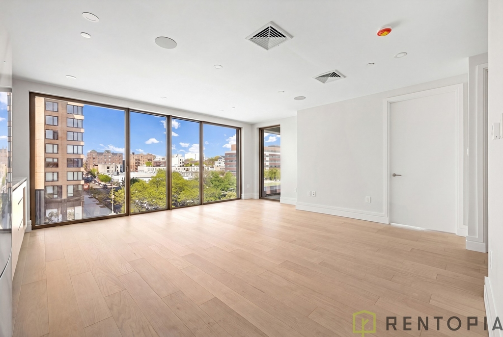 960 Franklin Avenue - Photo 6