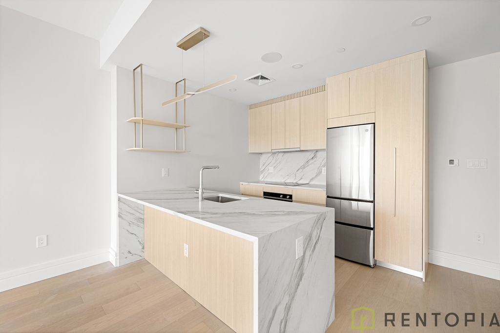 960 Franklin Avenue - Photo 8