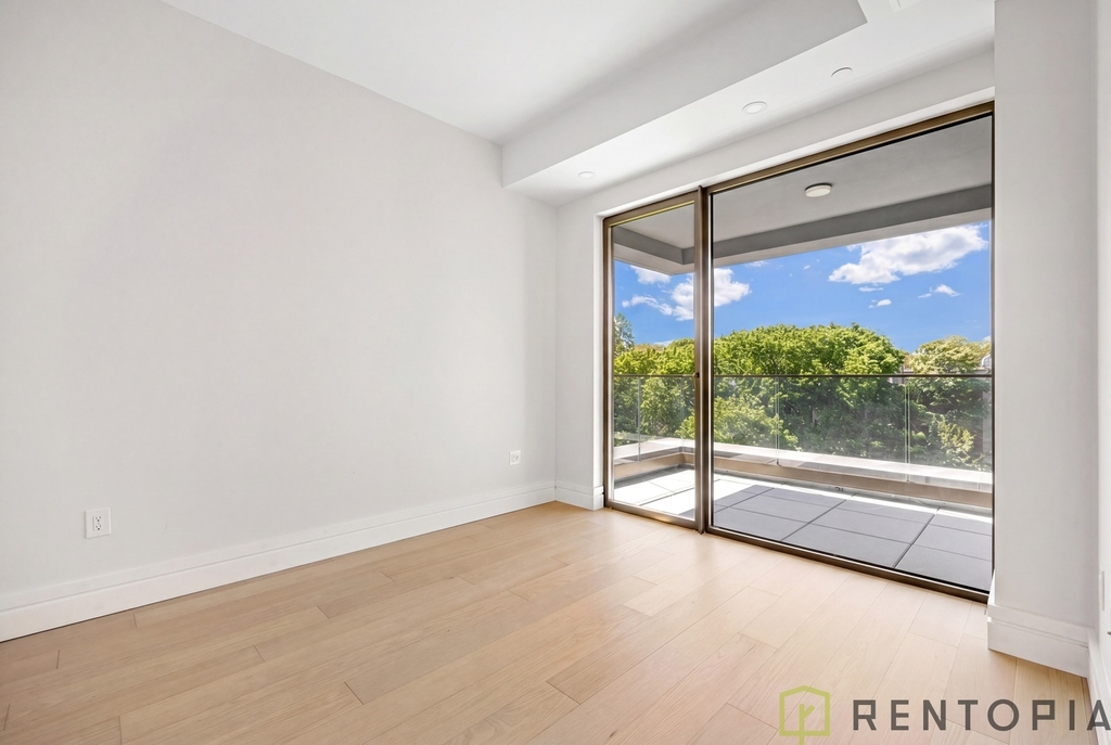 960 Franklin Avenue - Photo 9