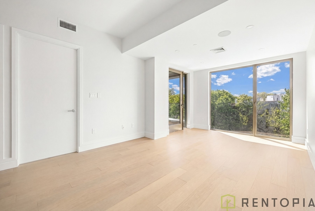960 Franklin Avenue - Photo 5