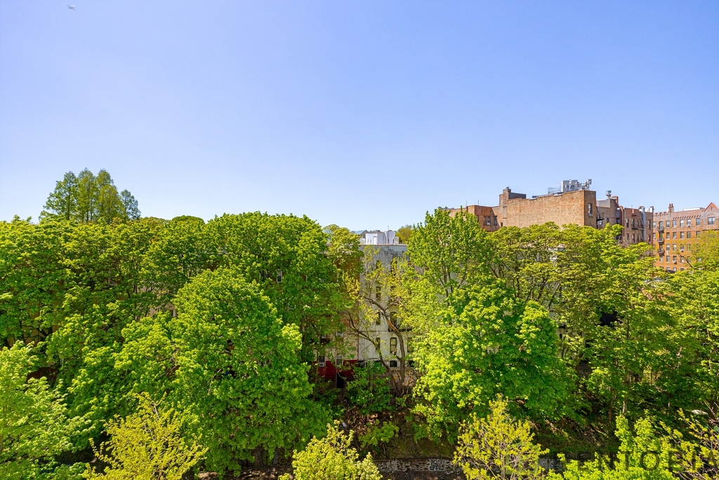 960 Franklin Avenue - Photo 7