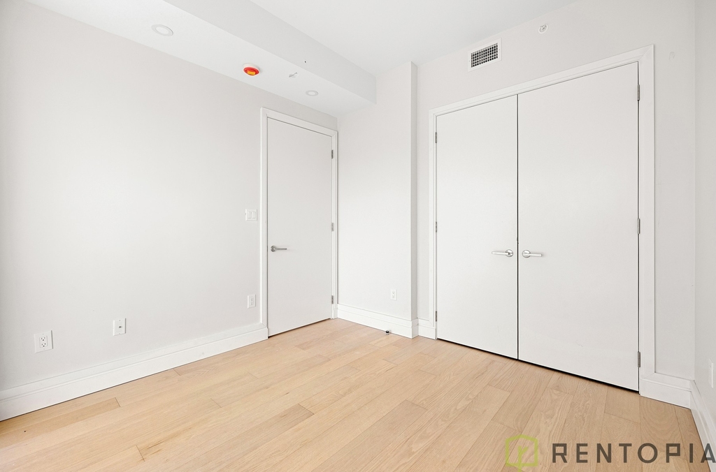 960 Franklin Avenue - Photo 10