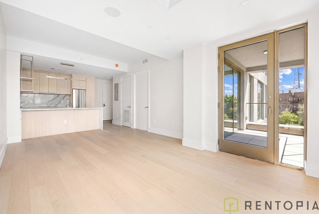 960 Franklin Avenue - Photo 4