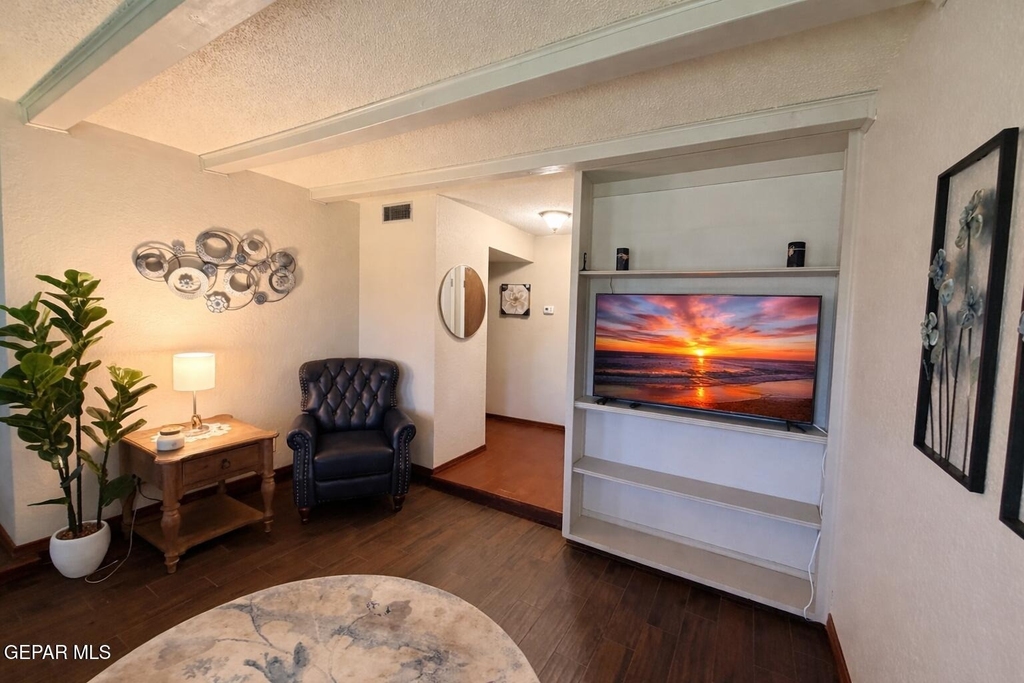 6201 Escondido Drive - Photo 2