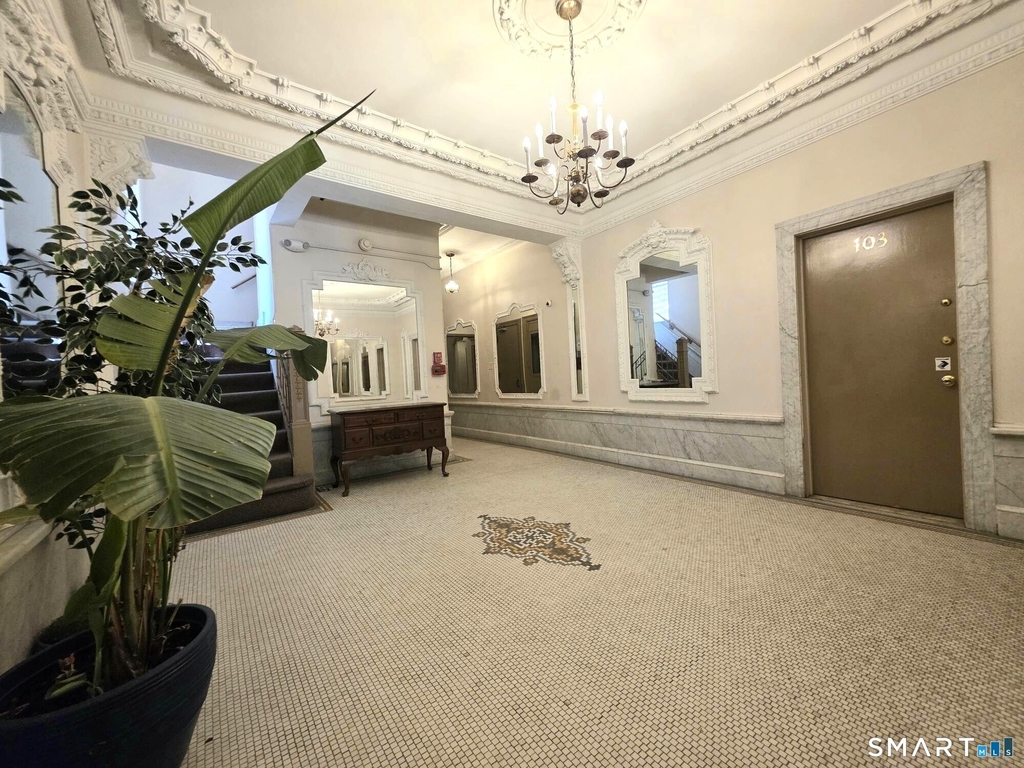 548 Orange Street - Photo 2