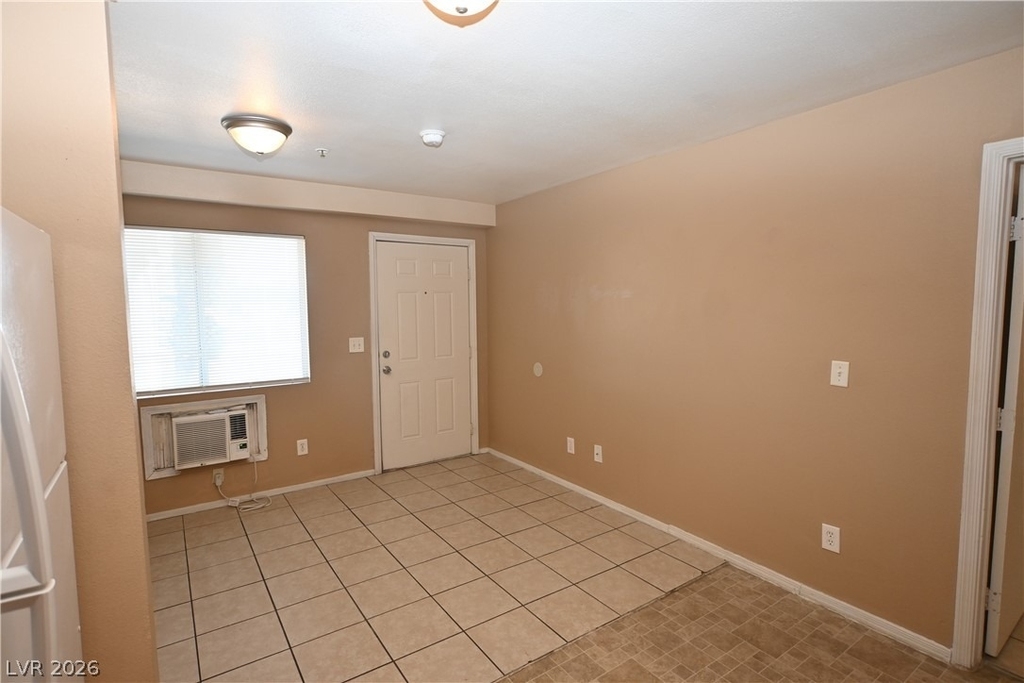 3017 E Carey Avenue - Photo 2