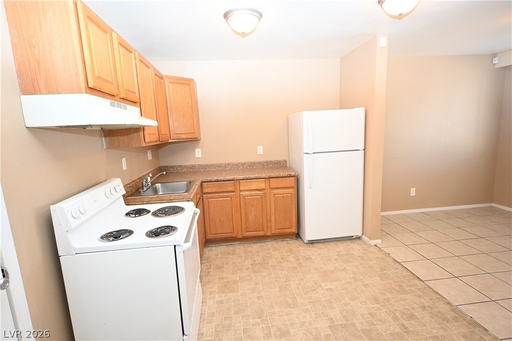 3017 E Carey Avenue - Photo 8
