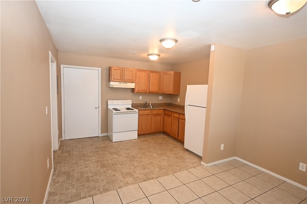 3017 E Carey Avenue - Photo 7