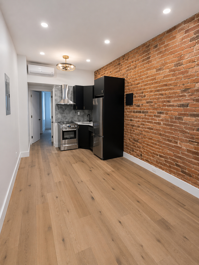 1582 DeKalb Ave - Photo 2