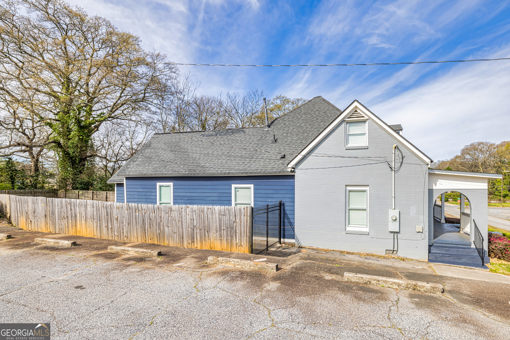 1678 Dorsey Avenue - Photo 2