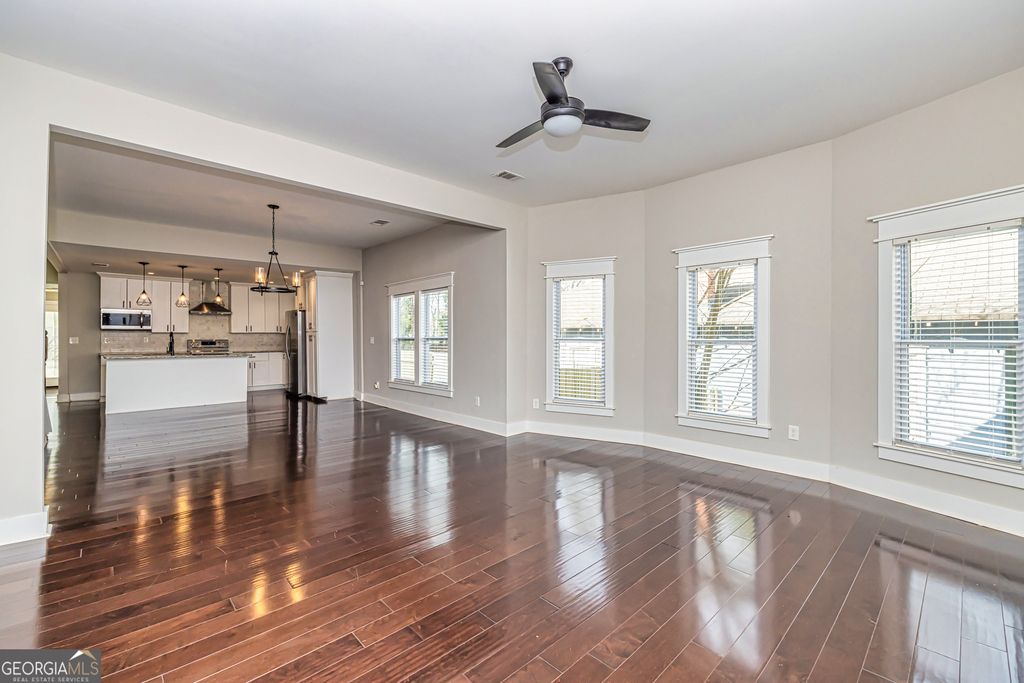 1678 Dorsey Avenue - Photo 4