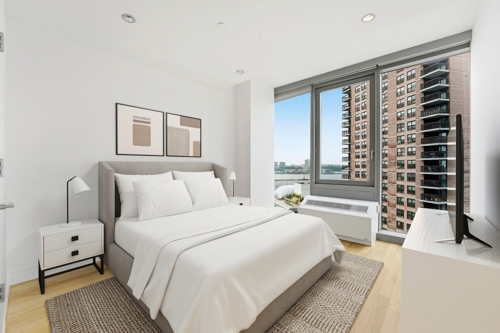 554 West 54th Street - Photo 5