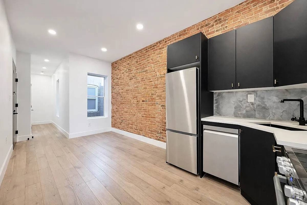 1582 DeKalb Ave - Photo 1