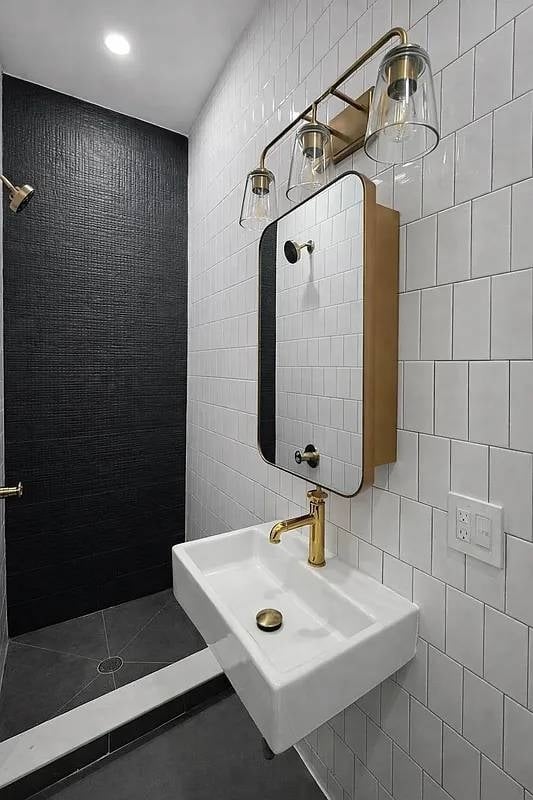 1582 DeKalb Ave - Photo 8