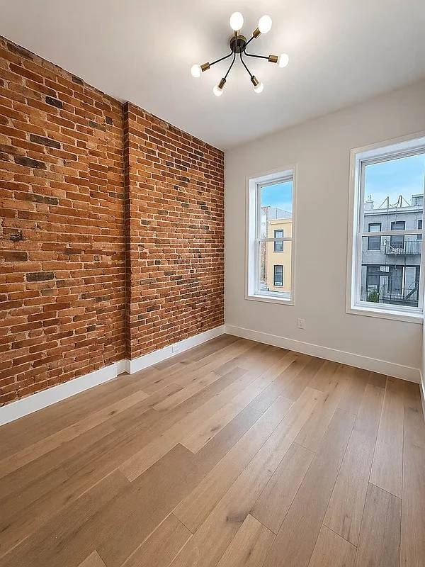 1582 DeKalb Ave - Photo 3