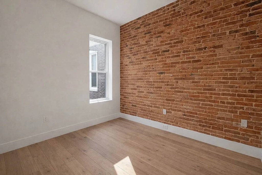 1582 DeKalb Ave - Photo 5