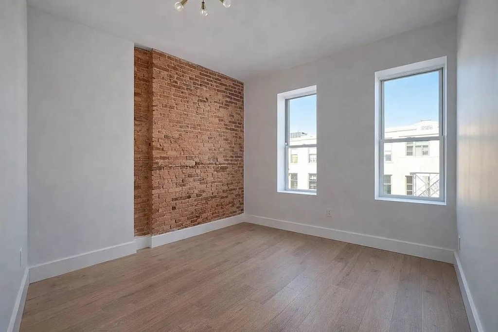 1582 DeKalb Ave - Photo 0
