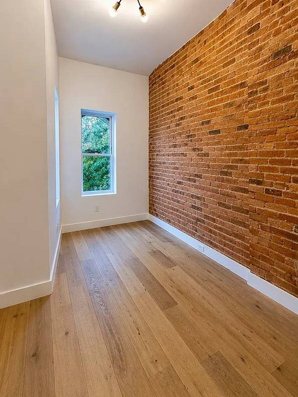 1582 DeKalb Ave - Photo 4