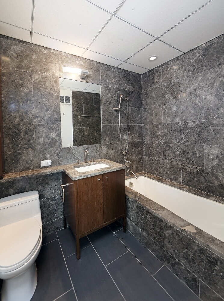 East 59th Street - Photo 5
