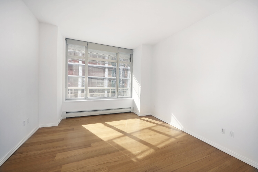 East 59th Street - Photo 4